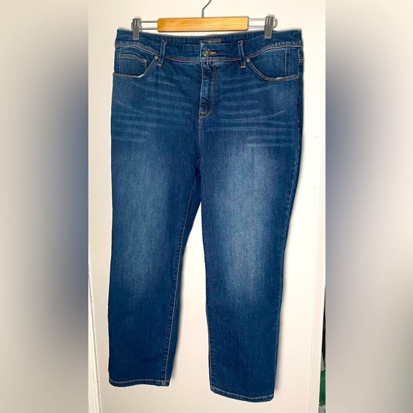 Chico's Denim - Chicos So Slimming Cropped Size 2 US Size Large Mid Rise Medium Wash Jeans